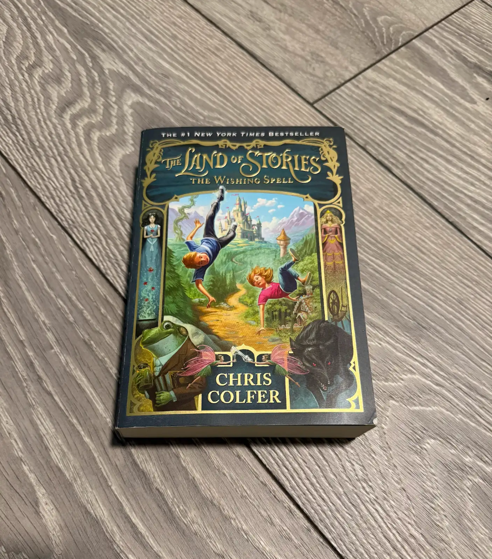 Land of Stories Book 1: The Wishing Spell